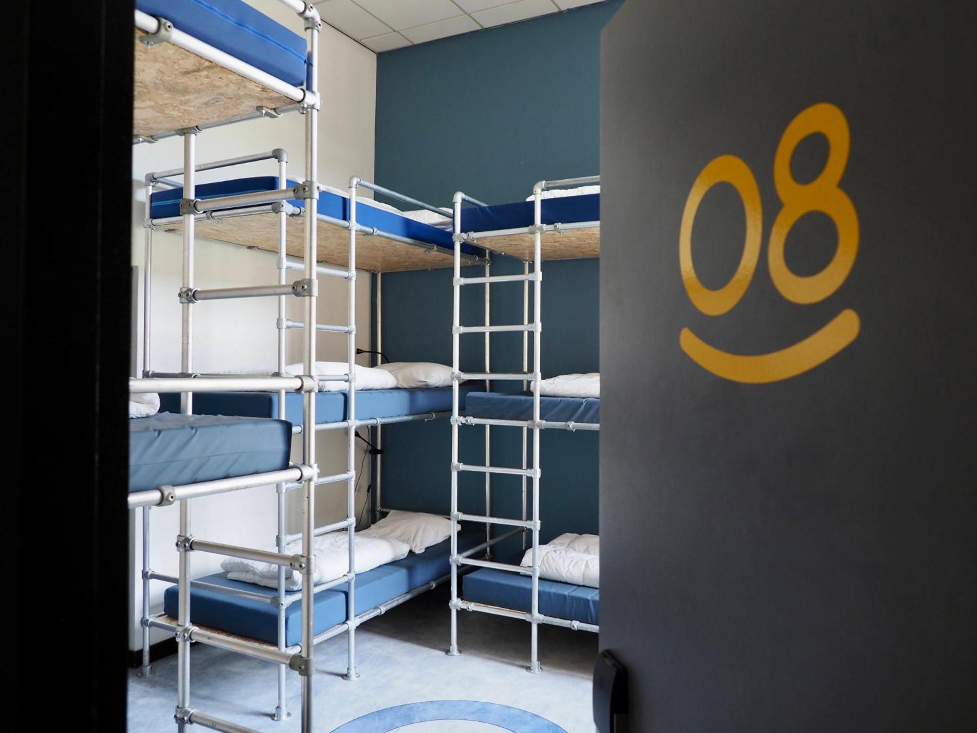 Hostel Roots